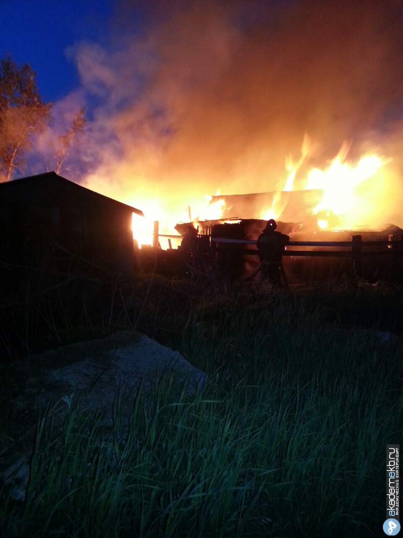 Академический район Екатеринбург И снова пожар в строительном вагончике