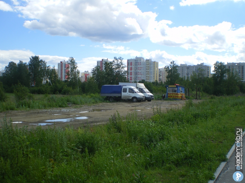 Академический район Екатеринбург Краснолесья обрастает легальными автостоянками