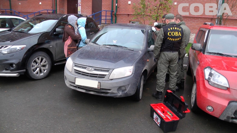 Академический район Екатеринбург Операция по спасению ребенка из запертой машины