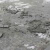 На улице Шаманова кусок штукатурки упал рядом с прохожим