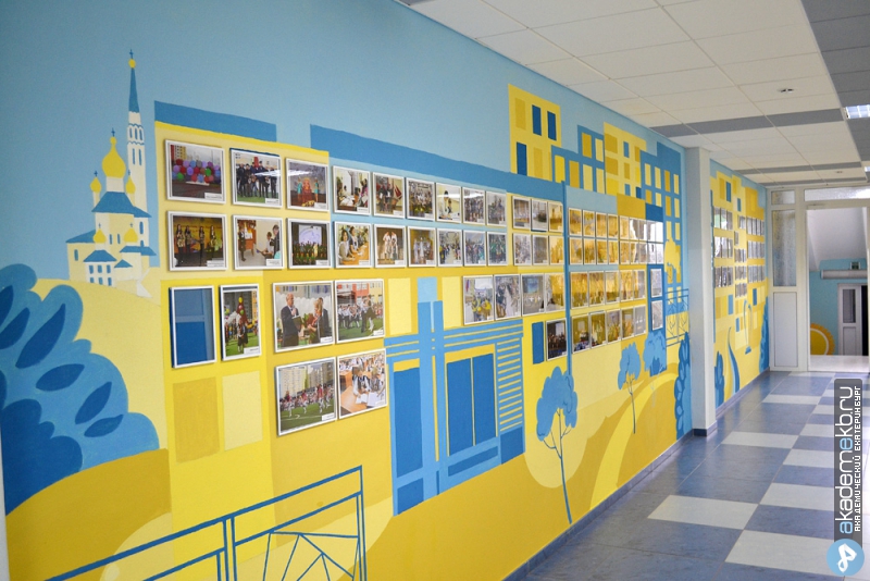 Как можно оформить школу. Стенды в коридорах школы. Украшение школьных коридоров. Стены в фойе школы. Дизайн стен в школе.