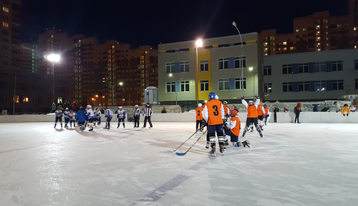 Во втором квартале Академического открылся хоккейный корт