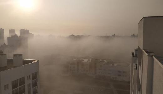Туман окутал Академический в первые дни осени