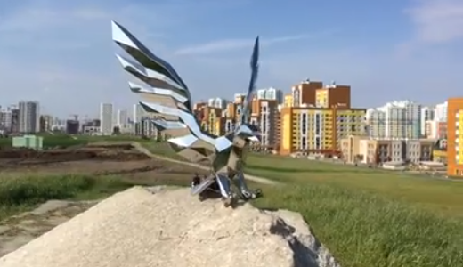 В Преображенском парке примерили скульптуру орла из металла