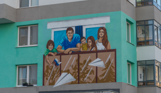 Граффити с изображением семьи в период самоизоляции появилось в первом квартале Академического