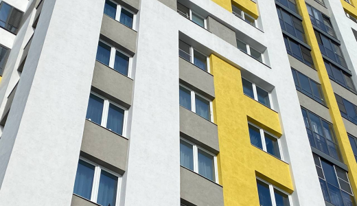 «Боимся открывать окна»: жители борются с кальянной, расположенной на первом этаже жилого дома