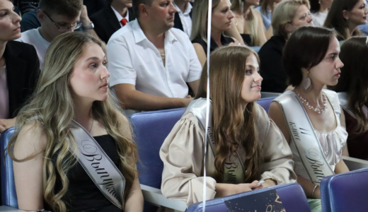 От УрФУ до МГУ: куда поступили медалисты из Академического?