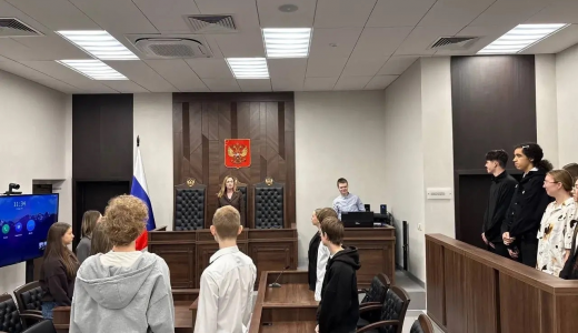 Урок права: старшеклассники побывали в Академическом районном суде