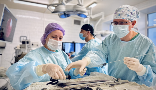 Врачи госпиталя ветеранов войн спасли жизнь женщине после травмы на тюбинге