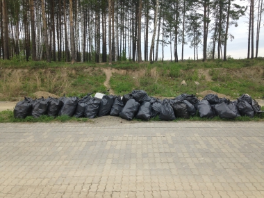 Пользователи akademekb очистили лесную зону на улице Краснолесья