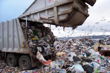 Администрация закроет мусорную свалку на Широкой Речке