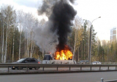 На дублёре улицы Краснолесья сгорел автобус