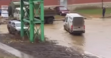Потоп на перекрёстке улиц Исследователей и Краснолесья
