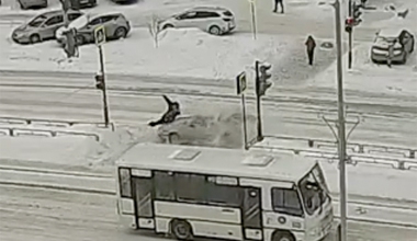 На переходе к «Кировскому» сбили пешехода, вышедшего на красный сигнал светофора