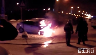 На улице Краснолесья снова горят машины