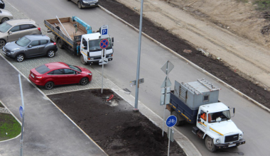 Со строящейся улицы Мехренцева начали эвакуировать автомобили
