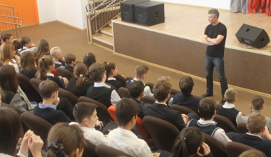 Евгений Ройзман рассказал воспитанникам школы № 23 о своей будущей книге