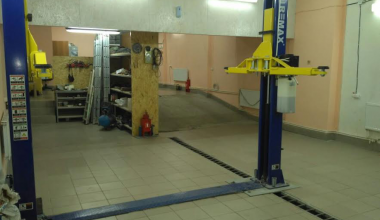 Жители Академического требуют закрыть автосервис в подземном паркинге
