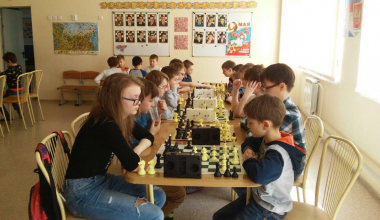 В честь Дня Победы в Академическом прошёл большой шахматный праздник с участием школьников