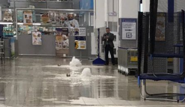 Из-за потопа временно закрылся торговый центр «Лента»