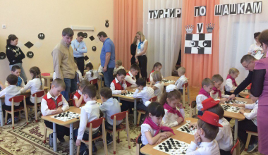Новая смена детсадовцев готовится к VI турниру по шашкам на кубок «РСГ-Академическое»