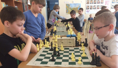 Ученики начальных классов сразятся в «Шахматном дебюте» за звание чемпиона района