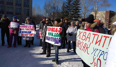 «Плачу ипотеку за квартиру, которой нет!»: жители «Полесья-2» вышли на митинг против УрО РАН