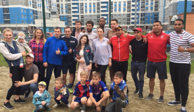 Футбол объединяет: в Академическом прошёл матч между болельщиками из России и Перу