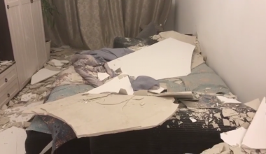 Ночью в квартире на проспекте Сахарова обвалилась потолочная штукатурка