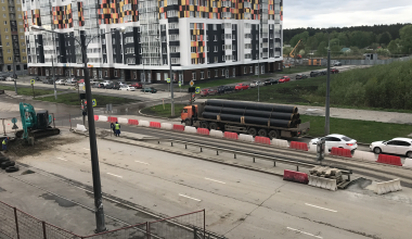 Перекрёсток улиц Краснолесья и Рябинина перекрыли частично