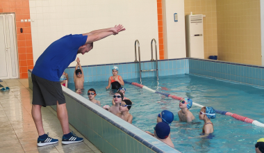 Звезда мирового спорта Юрий Прилуков провёл уроки плавания в школе № 23