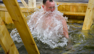 Как прошли Крещенские купания в Академическом? Фоторепортаж