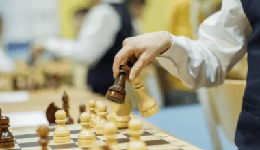 Юных академчан приглашают бросить вызов международному мастеру спорта по шахматам на сеансе одновременной игры