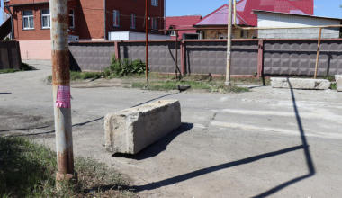 Полиция проводит проверку по факту незаконной установки ограничительных блоков на Соболева
