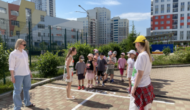 Счастливое детство без гаджетов: как дети Академического заново открывают народные игры
