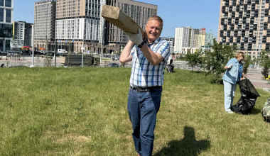 В Академическом начался сезон еженедельных субботников