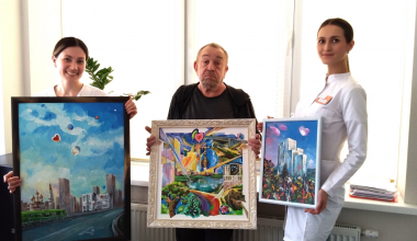 От больничного листа к холсту: поход в новую поликлинику вдохновил уральского художника на творчество