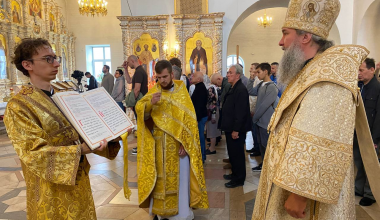 Десятилетие духовного сердца Академического: в храме Святых Божиих строителей прошла Божественная литургия