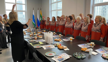 Участницы хора «Преображение» оценили акустику нового здания администрации Академического