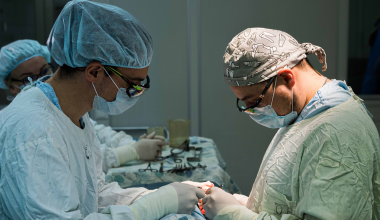 Медики онкодиспансера из Академического помогли пациенту с 4 стадией меланомы достичь стойкой ремиссии