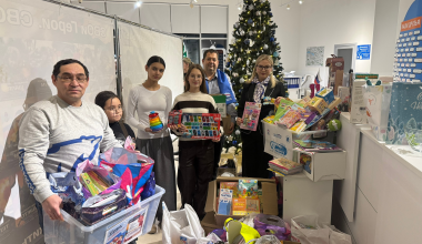 «Коробка храбрости» наполнена: жители Академического дарят игрушки детям в больницах