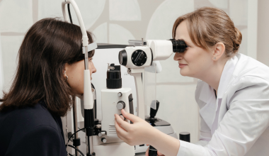 Весна требует ясности: «Культура зрения» приглашает семьи Академического проверить зрение