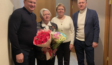 Жительницу Академического поздравили с 95-летием!