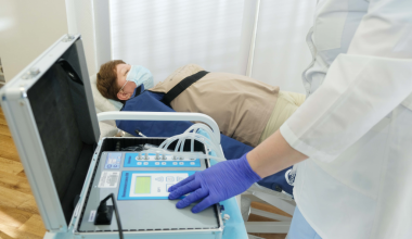 В онкодиспансер в Академическом поступила техника для реабилитации на 26 млн рублей