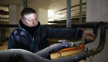 Батареи не греют: в местах общего пользования отключают отопление